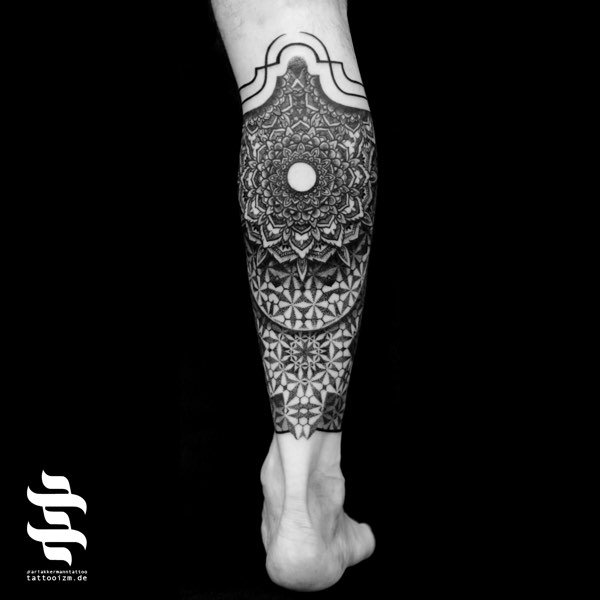 Black und Dotwork Bein tattoo