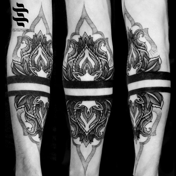 Hand graphic tattoo